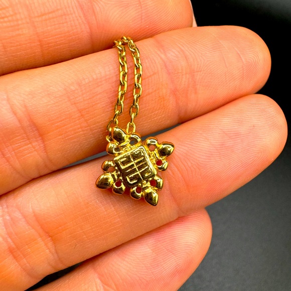 LOT 1408 18K gold plated Givenchy necklace micro size - Picture 1 of 8